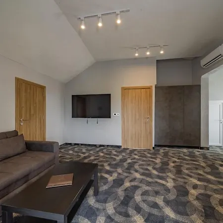 Forty One Luxury * Belgrád